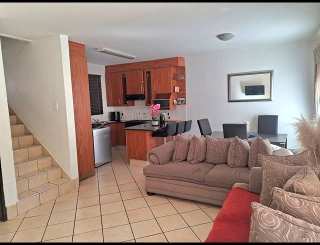 3 BEDROOM SECTIONAL TITLE FOR SALE IN GREENHILLS